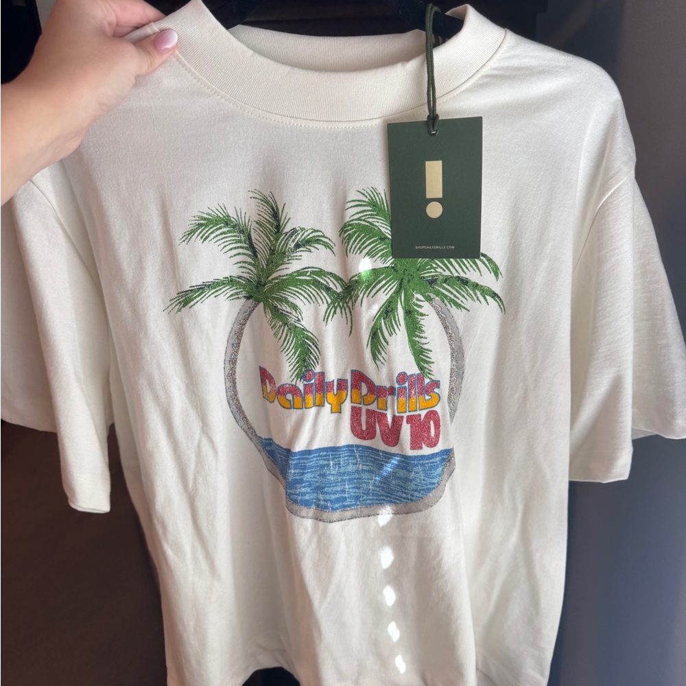 Daily Drills UV 10 graphic tee size xs/s